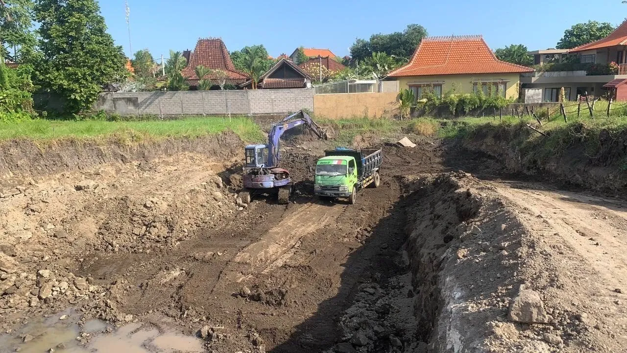 Pererenan Earthworks, Bali